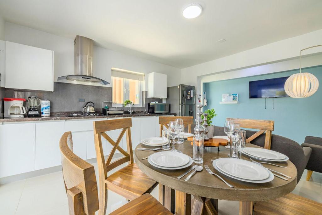 Koyari Modern Condos 9Br 7Ba Sleeps 26 W/ Pool And Roof Deck Palm Beach Zewnętrze zdjęcie