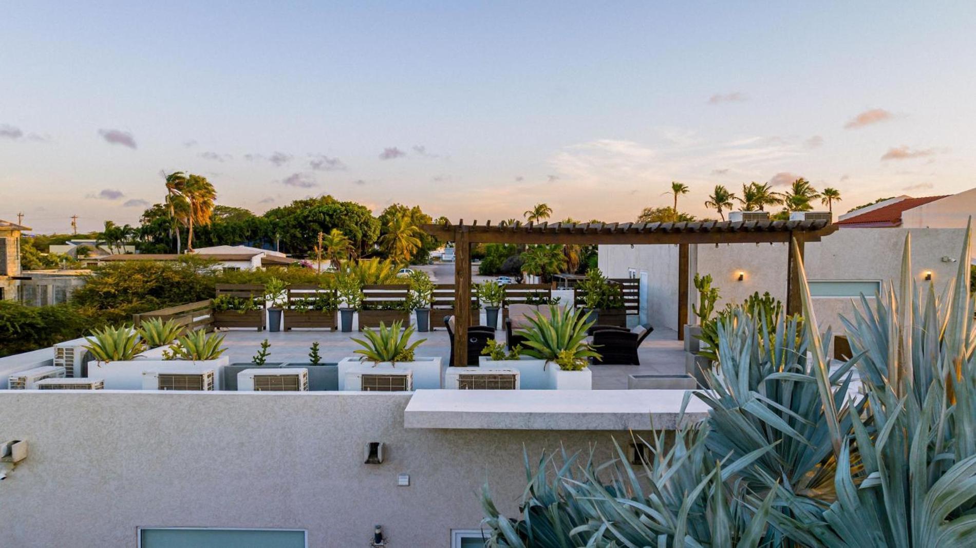 Koyari Modern Condos 9Br 7Ba Sleeps 26 W/ Pool And Roof Deck Palm Beach Zewnętrze zdjęcie