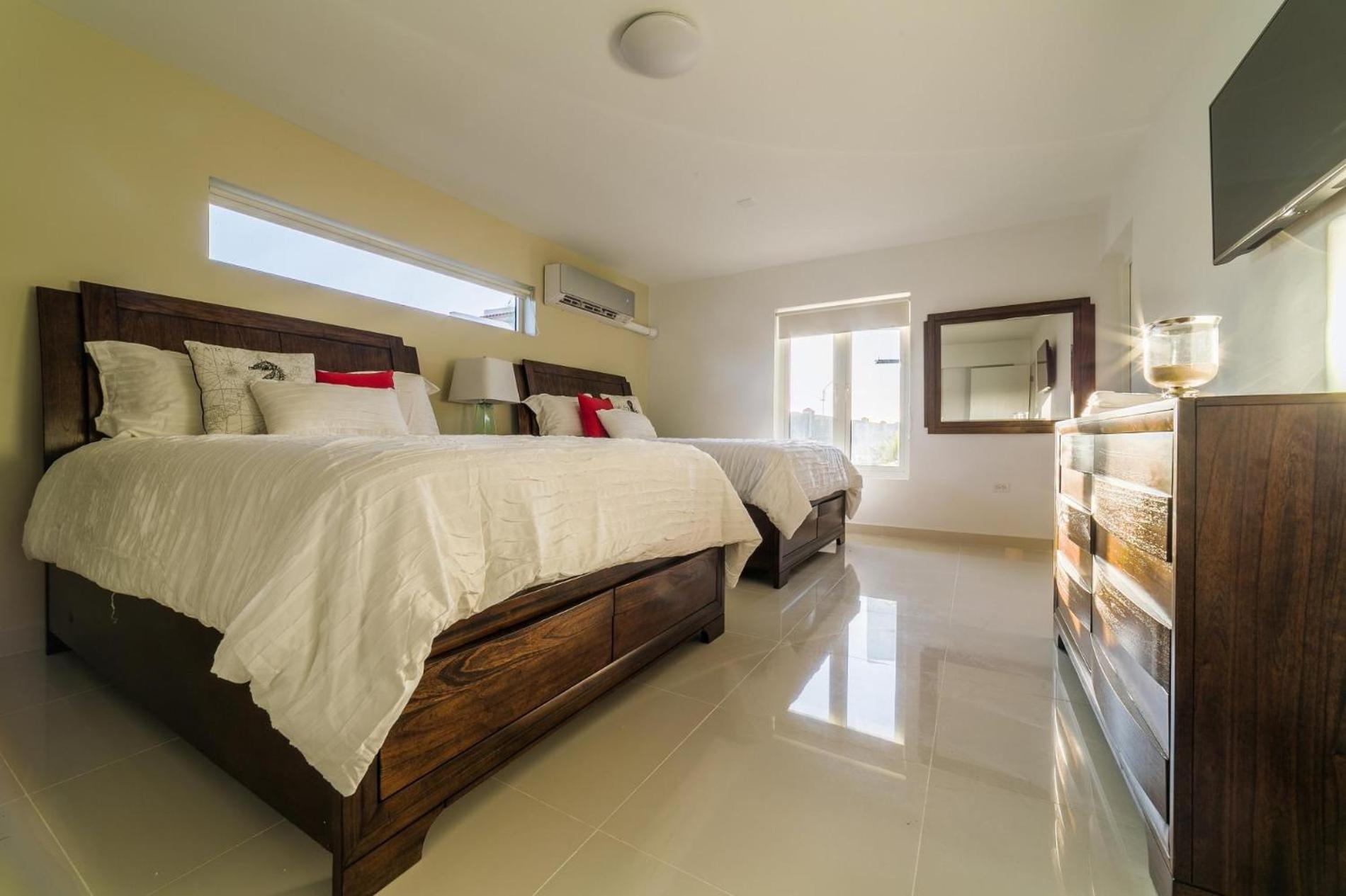 Koyari Modern Condos 9Br 7Ba Sleeps 26 W/ Pool And Roof Deck Palm Beach Zewnętrze zdjęcie